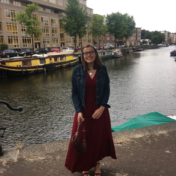 Meet your Posher, Alexia - Picture 3 of 3